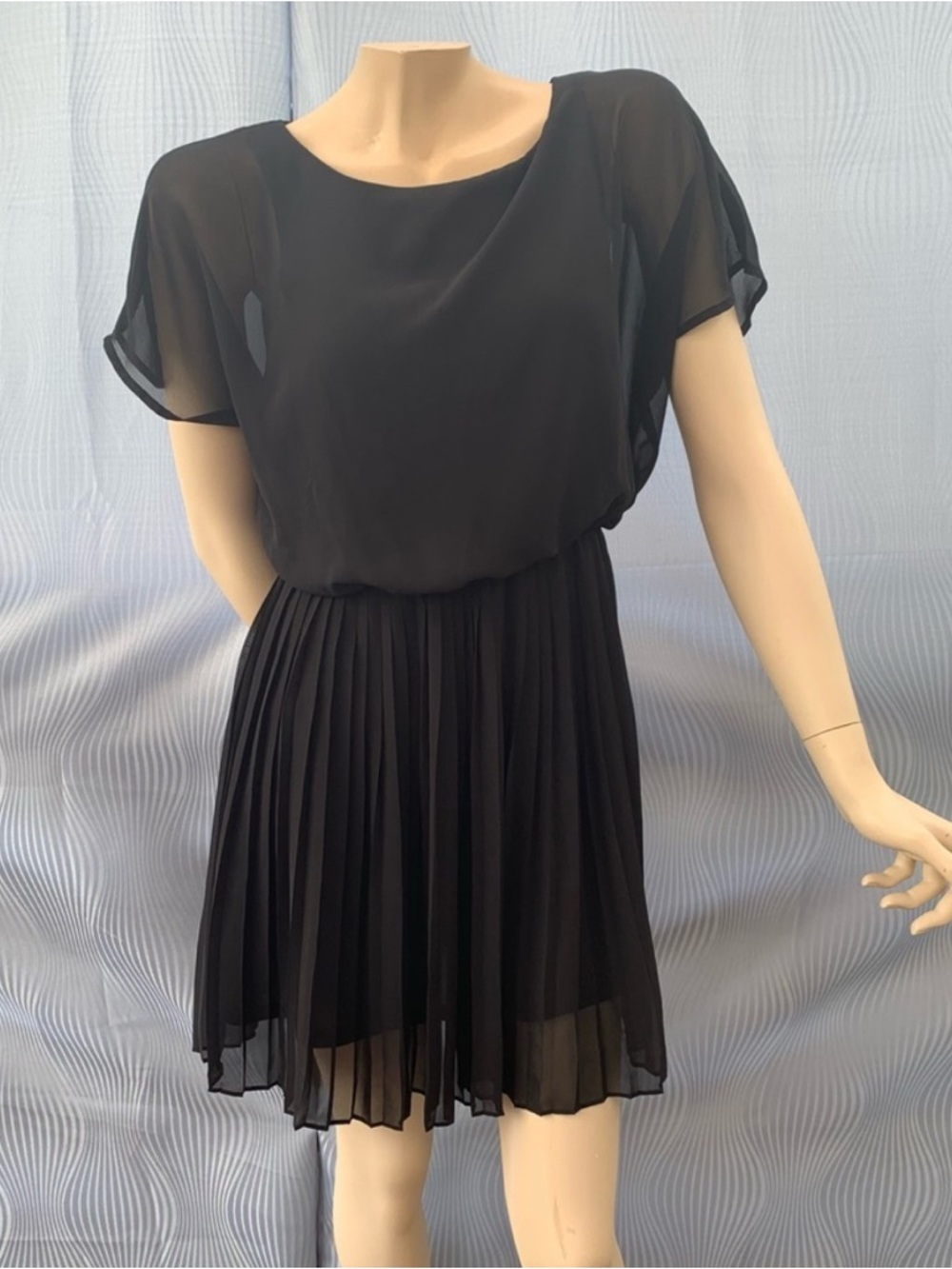 FOREVER 21 |  Black Pleated Dress